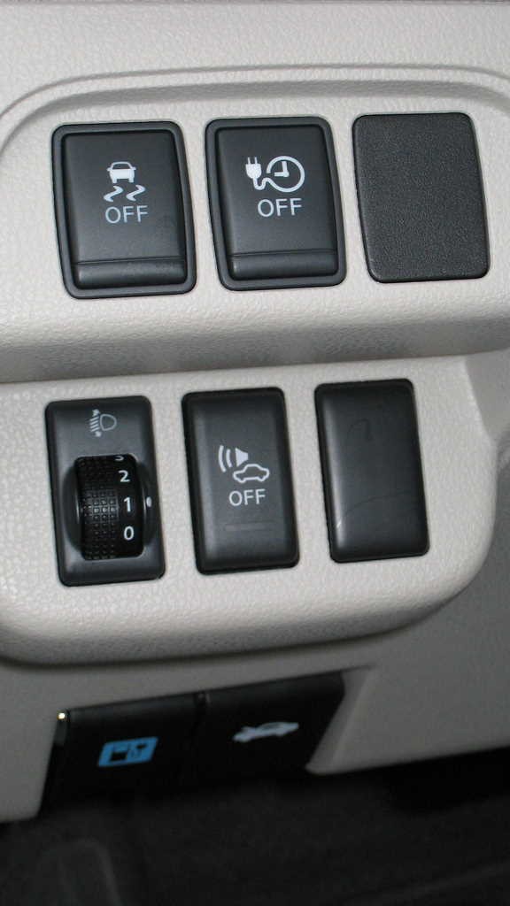 Nissan Leaf مدل 2011 مجهز به دکمه‌ی توقف صدای هشدار